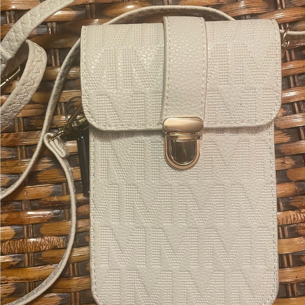 M cream purse